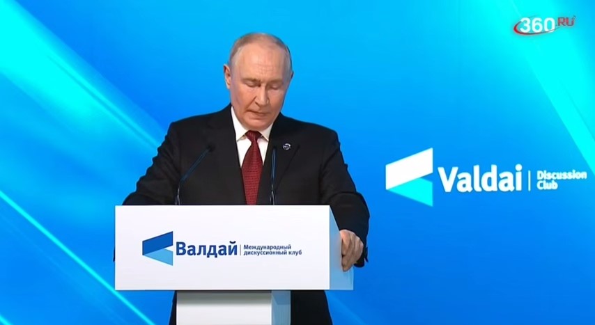 Путін назвав "безглуздою" пропозицію про взаємне припинення ударів між Україною та РФ і наголосив, що продовжуватиме ескалацію Путін назвав "безглуздою" пропозицію про взаємне припинення ударів між Україною та РФ і наголосив, що продовжуватиме ескалацію